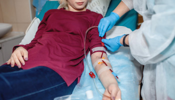 Primary peritonitis in a previously healthy prepubertal female patient