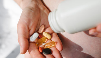 Neurotoxic risks from over‐the‐counter vitamin supplements